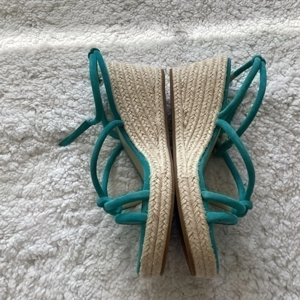 NWB PELLE MODA Size 8 Med Wedges